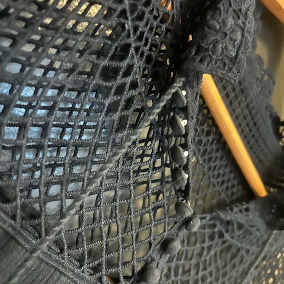 Free People size L cutout blouse in navy size L great used condition - Picture 11 of 16